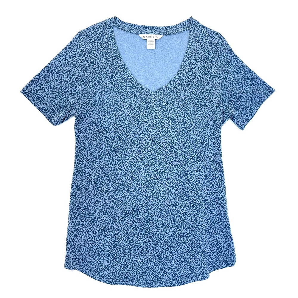 ATHLETA Breezy Scoop V-Neck Tee T-shirt / Long Length / S / Cheetah Print / Blue
